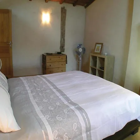 Three-bedroom Holiday In * 马西尼亚克