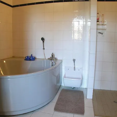 Three-bedroom Holiday In